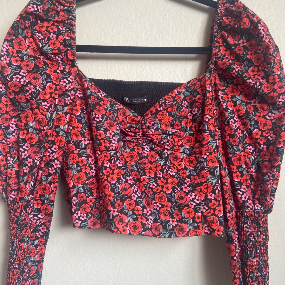 Zara Top / Blouse - Red Floral & Sweetheart neck